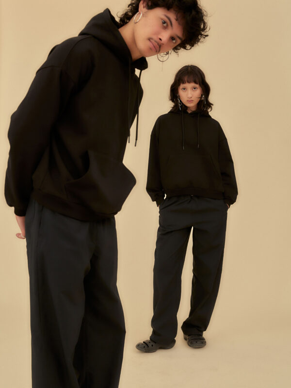 EDO_2025_organic_hoodie-black_couple_089